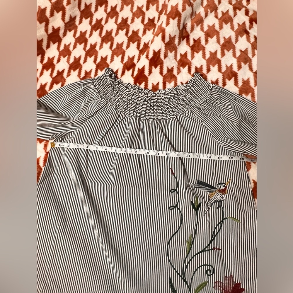 Women’s Shirt, Embroidered- Lightweight - Picture 7 of 8